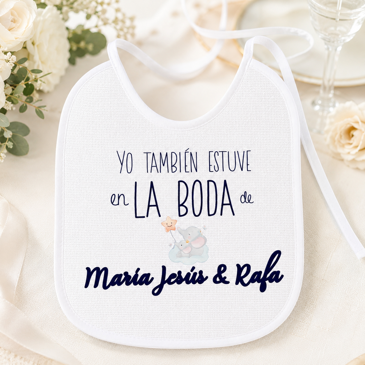 Babero personalizado con el nombre para los niños de la boda